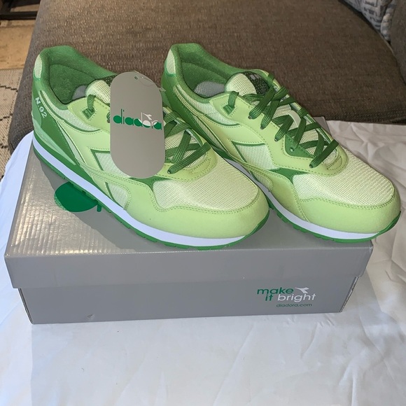 BNWT DIADORA Gelato Style Lime Green Yellow Shoe - Picture 1 of 7